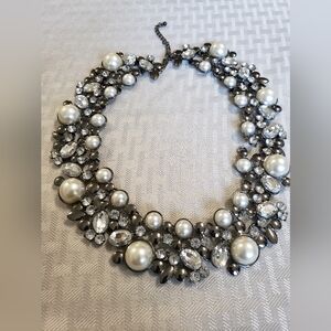 Elegant Pearl and Crystal Statement Necklace